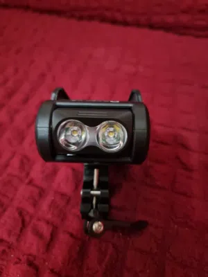 ضوء و شاحن هاتف و زامور