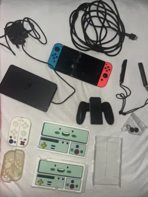 Nintendo Switch - Neon Blue + Neon Red Joy-Con/ نينتندو سويتش OLED ( أزرق نيون وأحمر ) للبيع