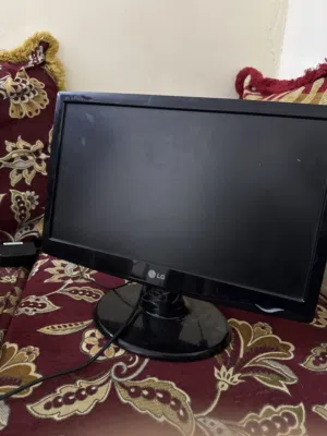 شاشه حلوه مرههههههههههه وانا غبي اني ابيعهااااااااا