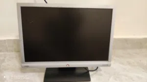 شاشة BENQ اصليه بكامل ملحقاتها شاشة منضومه استعمال محلي