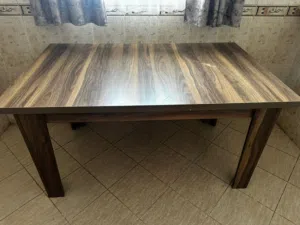 طاولة اكل كبيرة