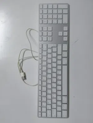 apple keyboard with 2 usb ports
