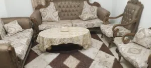 طقم كنب لون بني وبيج للبيع