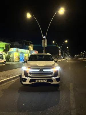 لاندكروز مستعجل عل بيعه فول مواصفات 4 كامرات مديل 23