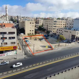 أرض تجاري للبيع في الجبيهه على الشارع الرئيسي أمتداد شارع الجامعة تصلح لبناء مجمع تحاري كبير