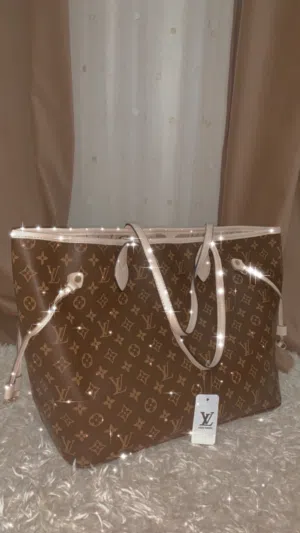 شنطة Lv كبيرة