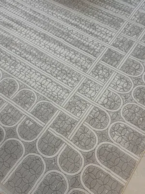 للبيع سجاد وطاولات