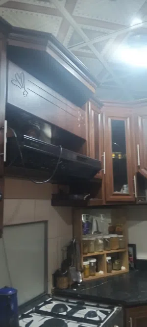 بيت مستقل ثلاث طوابق روف وطابقين