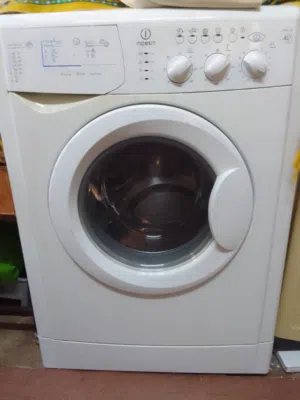 غسالة Indesit أوتوماتيك مع نشافة — شغالة ممتاز 100% (قابل للتفاوض المعقول)