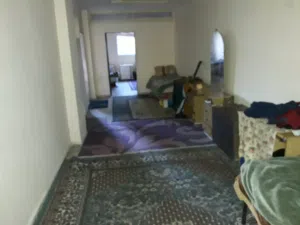 شاغر في سكن مشترك