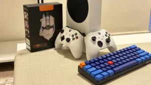 Xbox series s للبيع مع جميع ملحقاتها