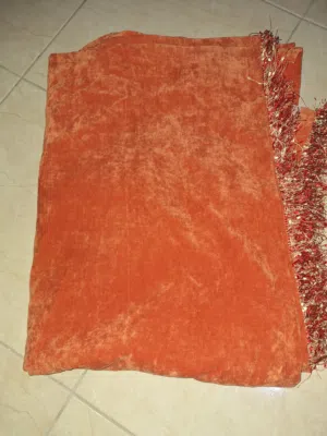 برادي مخمل تقيلة بحالة ممتازة – لون برتقالي أنيق مقاس 220 طول وعرض  192