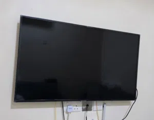شاشة سامسونج 43 انش 4k مستعملة مثل الجديدة 50 ريال عماني