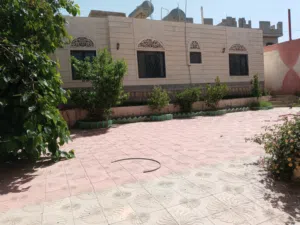 فلة للايجارلوكس دور واحدكبيرة وحوش عشرسيارات مستقلة في حدة 1000$