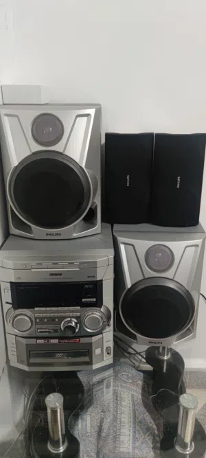 سماعات ومنظم صوت ماركة فيلبس بحالة الوكالة للبيع