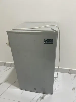 ثلاجة للبيع