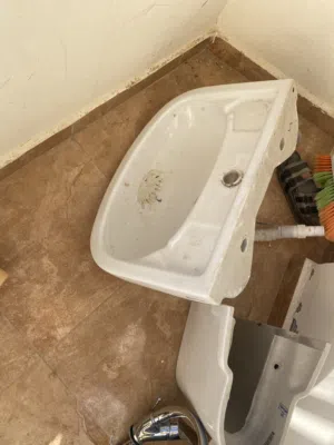 مغسلة نص عامود مع بطارية للبيع