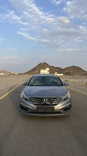 Used Hyundai Sonata in Al Dakhiliya