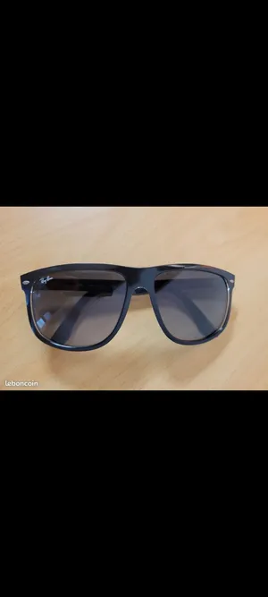إعلان بيع نظارة Ray-Ban أصلية