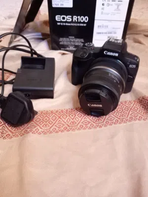 Canon EOS R100