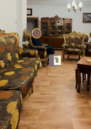 طقم كنب وطاولة سفره خشب زان دمياط حفر يدوي حالة ممتازه 9 مقاعد طاولة سفره مع كراسي