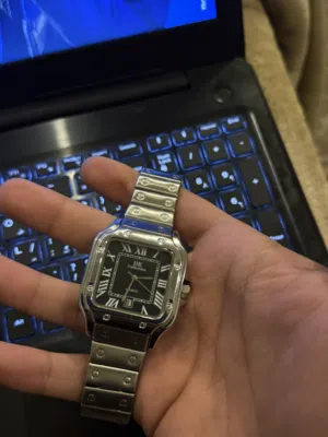 ساعة ستايل cartier معدن حالتها ممتازه وشغاله مية بالمية عقارب وتاريخ