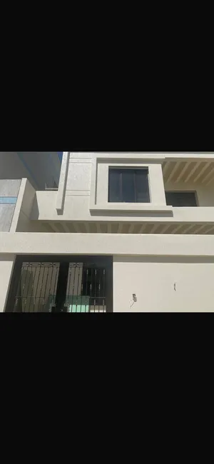 More than 6 bedrooms . More than 6 bathrooms . 600 m22