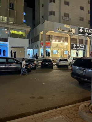محل للإيجار في سوق الفحيحيل في وجه بيت اولادنا في شارع الذهب الدبوس.  الايجار من المالك مباشرةً