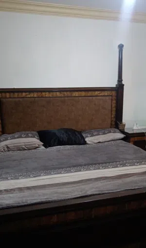 تخت مزوج و كومودينا و وحدة ادراج بسعر مغري