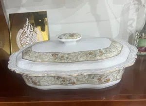 صحن بورسلان مع غطاء له مورّد