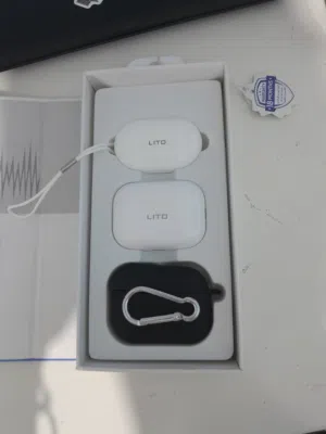 سماعات اير بودز تشبك على جميع التلفونات و الاجهزه للبيع