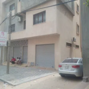 2محلات 3شقق للبيع