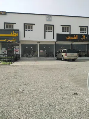 محلات للايجار موقع جميل مقابل المركز الشرطة الخابورة موقع حيوي