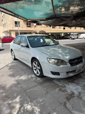 سوبارو ليغاسي 2008 مستعمل بحالة ممتازة مع مواصفات يابانية وديكور داخلي أبيض