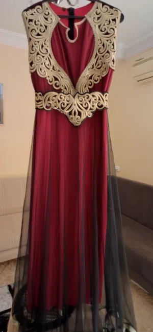 فستان سعره كزيوني يلبس حجم XL