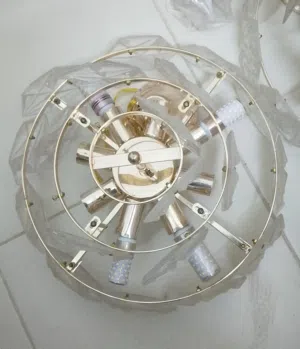 ثرية سقف ذو لمبات