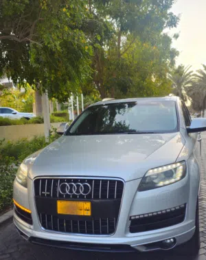 أودي Q7 SQ7 2013 بتنظيف ممتاز مع مواصفات خليجية وInterior بني