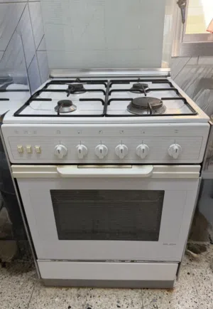 فرن لون ابيض