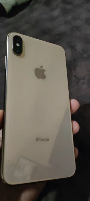 ايفون Xs max 512G. اخوان عندي ايفون X s max  ذاكره 512G مكفول من كلشيء. بس طاح وطلع هذا الخط بالشاشه