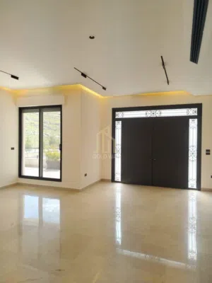 في عبدون الجنوبي روف مميز 500م داخلي وخارجي بتشطيبات راقية وأطلاله خلابه / ref 1101