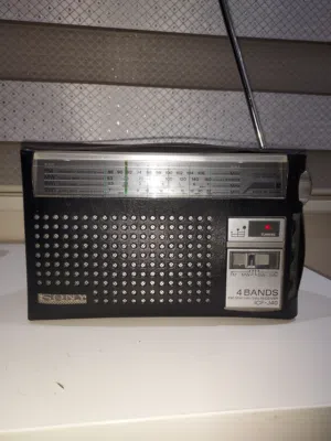 راديو 4 موجات SONY بحاله ممتازه للبيع صنع اليابان