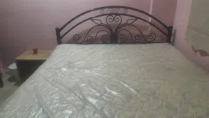 دولال وسرير ومرتبه للبيع