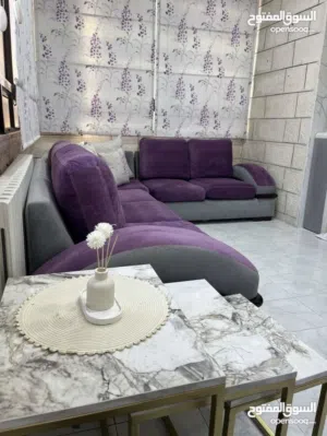 غرف جلوس او برنده طقم كنب كورنر بلون البنفسجي راقي جدا غير مهري سفنجة بحاله ممتازه واكثر