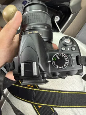 كاميرا نيكون D3100