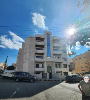 شقة جديده ارضية للطالبات قرب بوابة الجامعه الاردنية الجنوبية كلية الطب من المالك