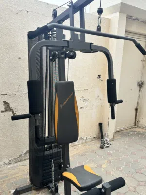 جهاز يضم اكثر من 5 تمارين بسعر وبلاش جديد نظيف (مدينه العين)