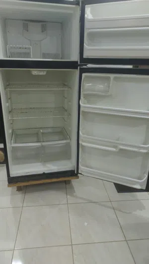ثلاجه للبيع بحاله جيده جدا