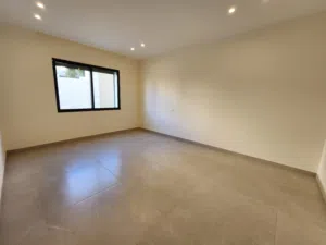 شقة طابقية فاخرة للبيع في عبدون  ref : 14385