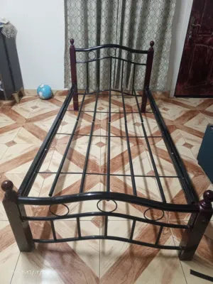 سرير نفر للبيع شبه جديد
