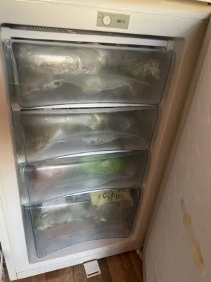 فريزر صغير أدراج